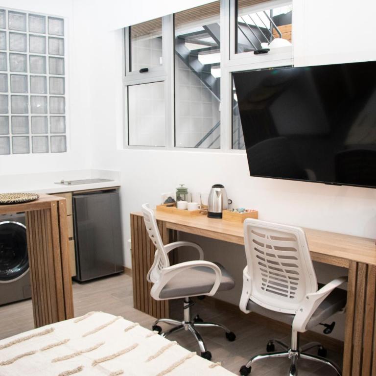 Zenia 70 Living & Suites - Deluxe King Studio - 6