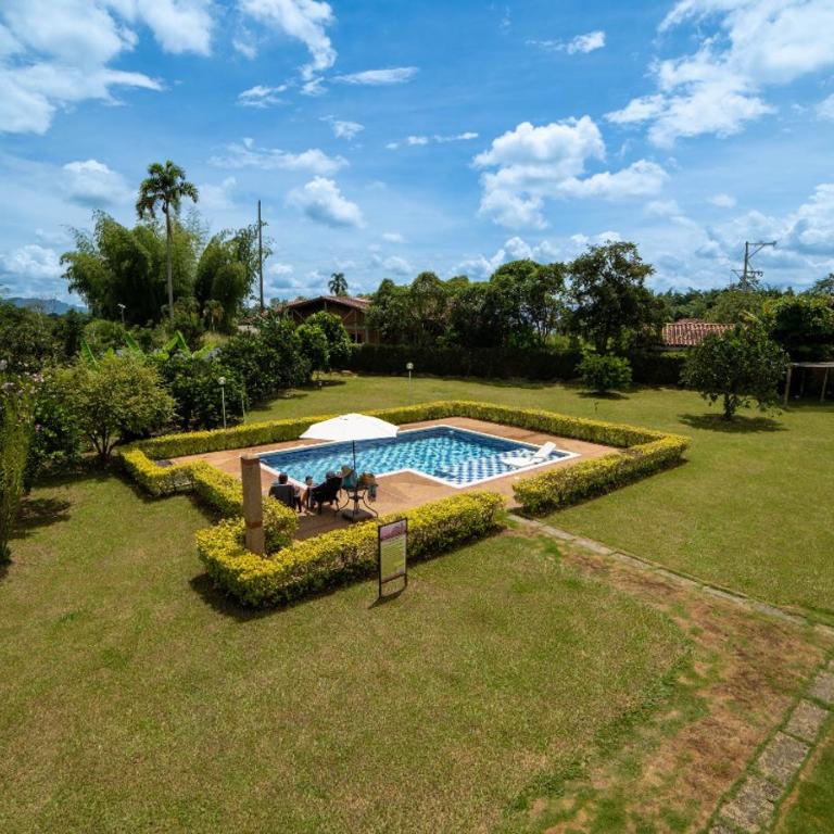 Finca descanso a 5 mts del parque del Café, Wifi, Piscina, Tv, Bbq 23Px - Casa de 8 dormitorios - 1