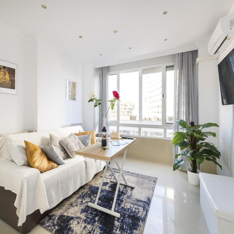 Apartment in Malaga near Bajondillo Beach - Apartamento de 1 dormitorio - 1