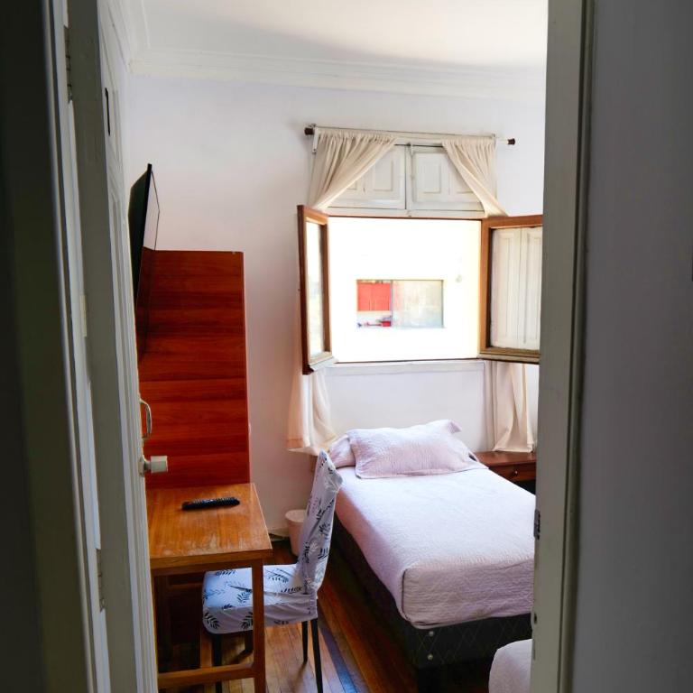 Hostal Boonen - Quadruple Room with Shared Bathroom - 4