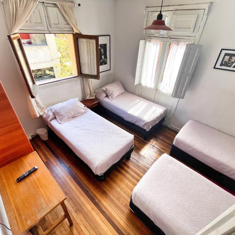 Hostal Boonen - Quadruple Room with Shared Bathroom - 3