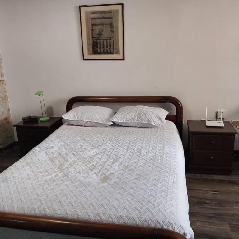 Caracas, the Best zone, super wifi, water, Roku - Two-Bedroom Apartment - 12