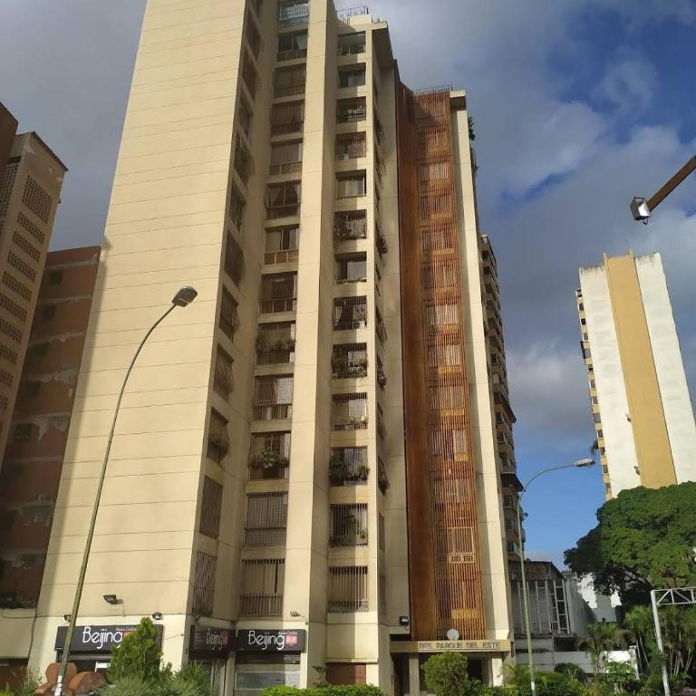 Caracas, the Best zone, super wifi, water, Roku - Two-Bedroom Apartment - 17