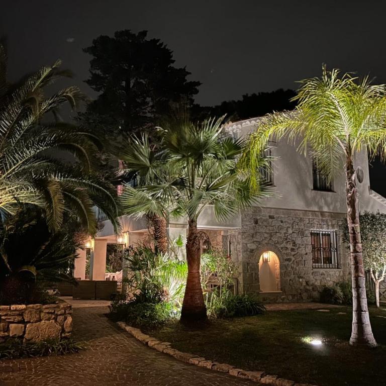 Havre de paix au Cap d'Antibes piscine chauffée à deux pas des plages - Villa - 34