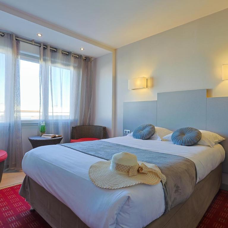 Logis Hôtel & Restaurant Mediterranee - Chambre Double - Vue sur Village - 2