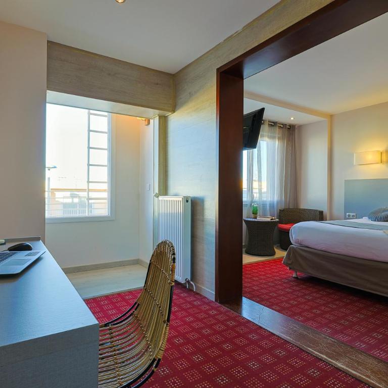 Logis Hôtel & Restaurant Mediterranee - Chambre Double - Vue sur Village - 4