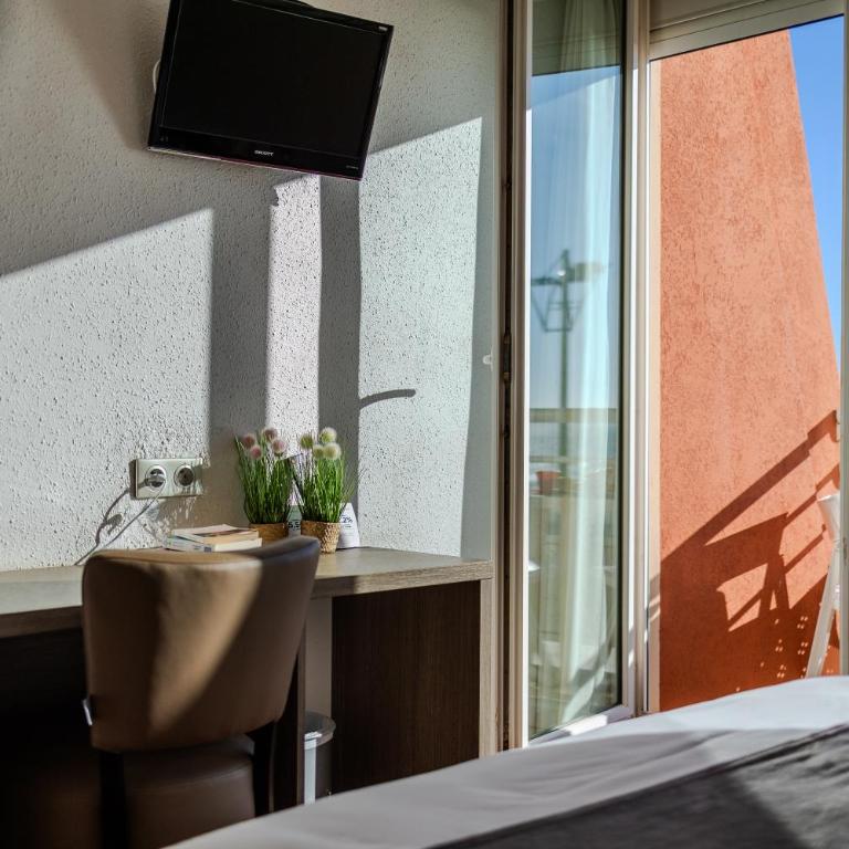Logis Hôtel & Restaurant Mediterranee - Suite - Vue sur Mer - 4