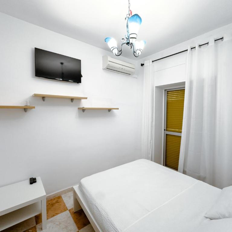 Rooms and Suites Don Pepín La Merced - Double Room with Shared Bathroom - 7