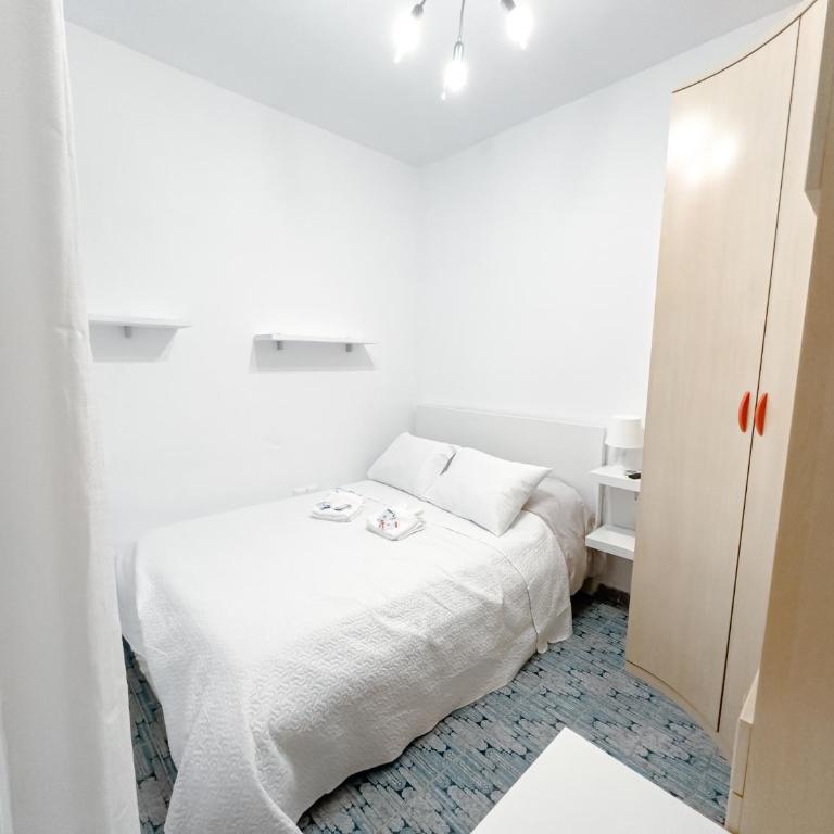 Rooms and Suites Don Pepín La Merced - Double Room with Shared Bathroom - 11
