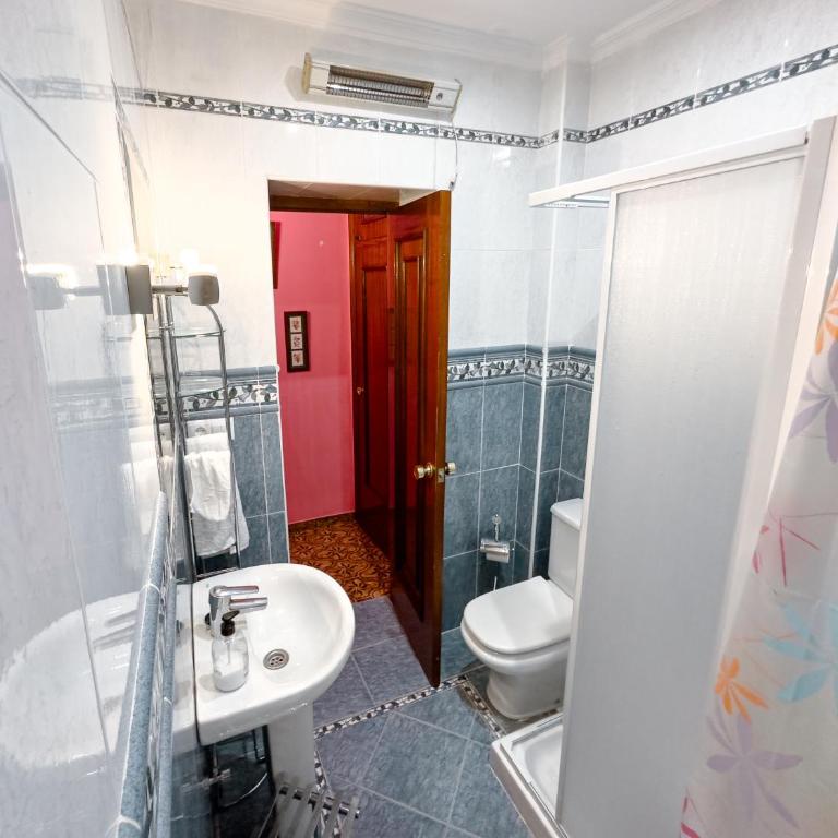 Rooms and Suites Don Pepín La Merced - Double Room with Shared Bathroom - 23