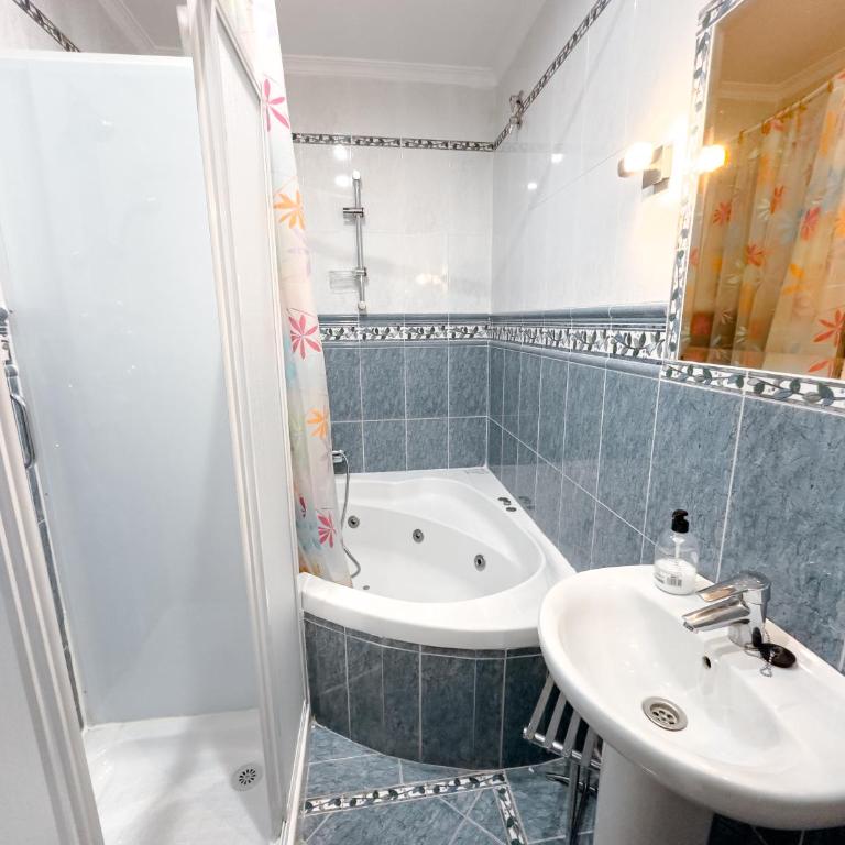 Rooms and Suites Don Pepín La Merced - Double Room with Shared Bathroom - 22