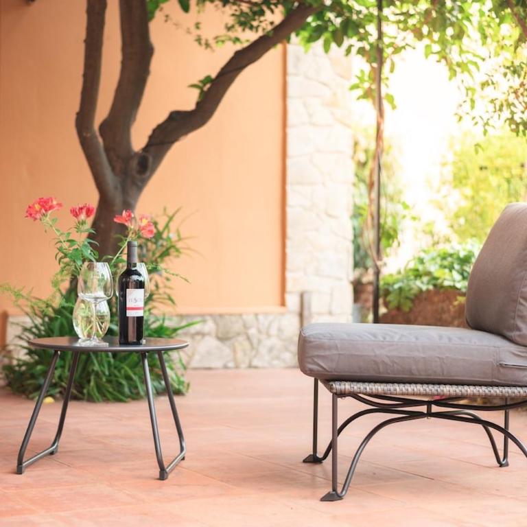 Val de Menton, Charmant 3 pièces atypique, jardin et terrasse à 7 minutes à pied du centre ville - Appartement 2 Chambres - 8