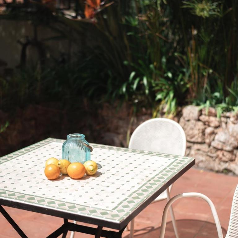 Val de Menton, Charmant 3 pièces atypique, jardin et terrasse à 7 minutes à pied du centre ville - Appartement 2 Chambres - 14