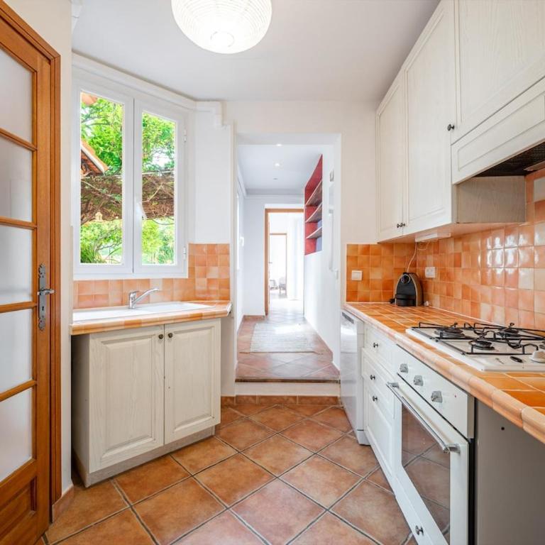 Val de Menton, Charmant 3 pièces atypique, jardin et terrasse à 7 minutes à pied du centre ville - Appartement 2 Chambres - 17