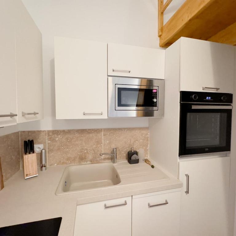 Loft Élégant & Lumineux dans un Immeuble Classé - Two-Bedroom Apartment - 12