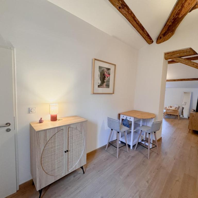 Loft Élégant & Lumineux dans un Immeuble Classé - Two-Bedroom Apartment - 23