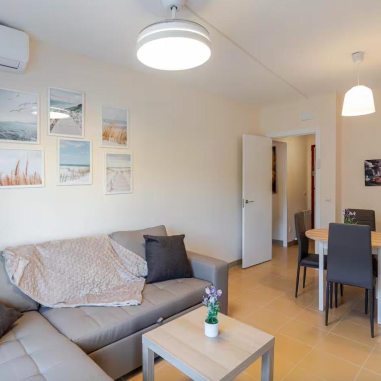 Lloret de Mar Coastal Retreat Just Steps from the Beach - Apartamento de 1 dormitorio - 4
