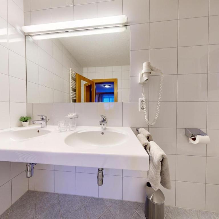 Haus Bergkristall - Dreibettzimmer - 3