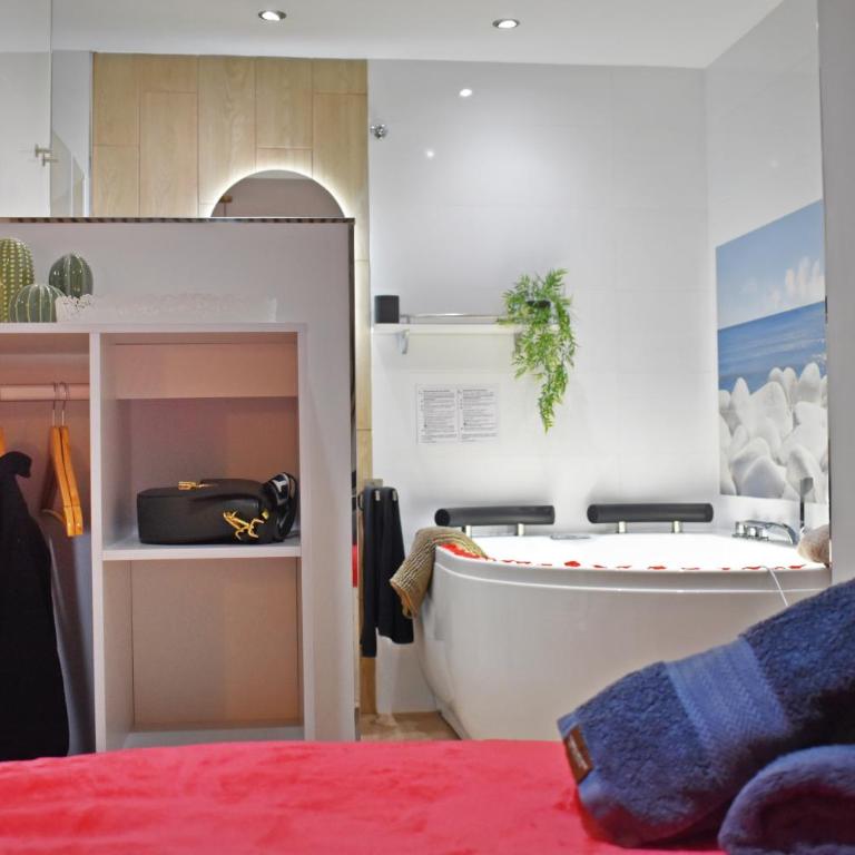 Apartment with jacuzzi en Torremolinos, Garipolo 1 by NAMASTE ELITE - Apartamento - 6