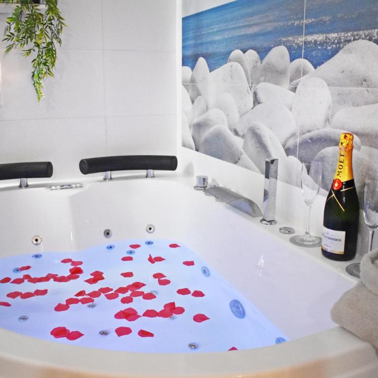 Apartment with jacuzzi en Torremolinos, Garipolo 1 by NAMASTE ELITE - Apartamento - 1