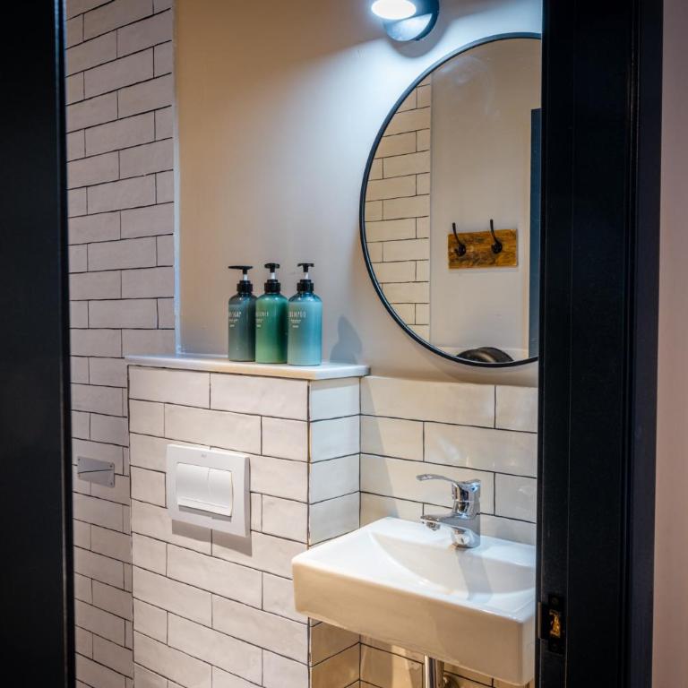 Factory Hostels Barcelona - Single Bed in 6-Bed Dormitory Room - 6