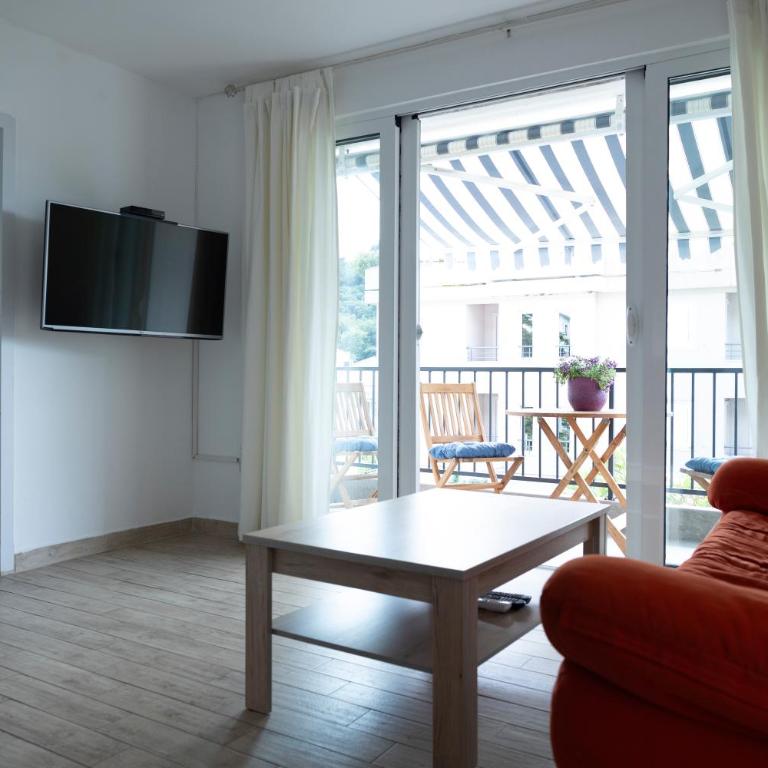 Three Palms Apartments Novakovic - Apartment with Balcony - 18