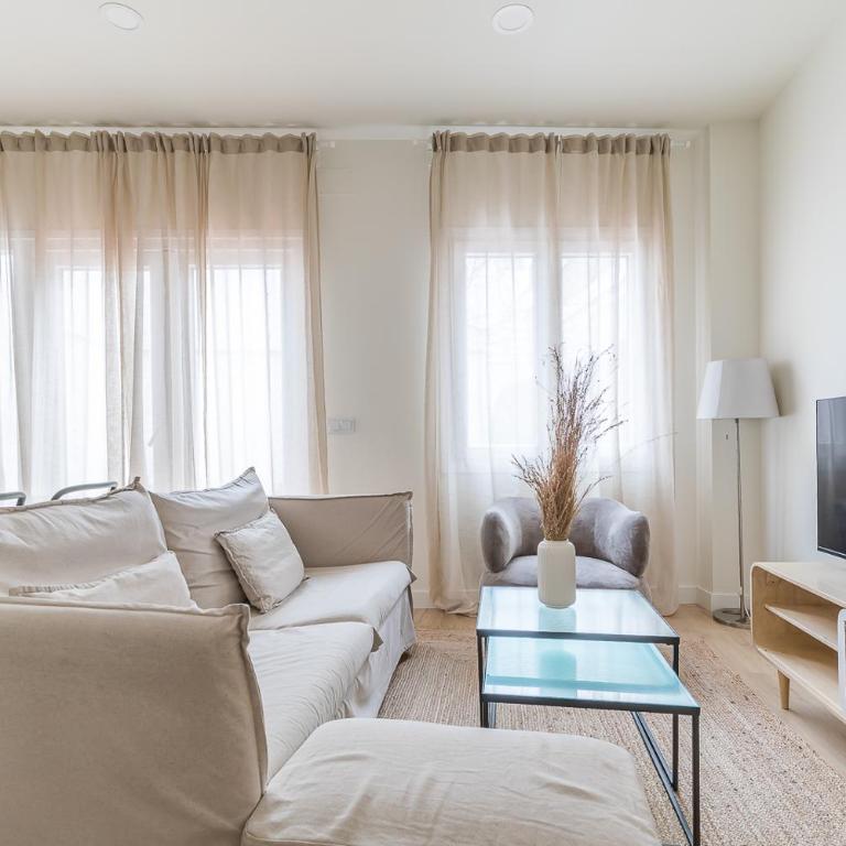 CATERINA Plaza Castilla - Two-Bedroom Apartment with Terrace - 3