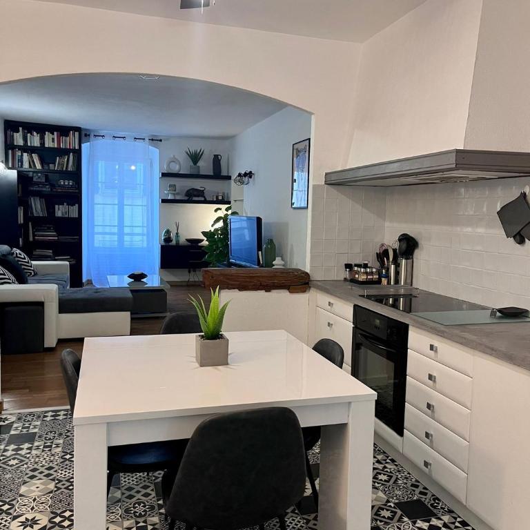 Charmant Appartement centre-ville - Appartement 2 Chambres - 14