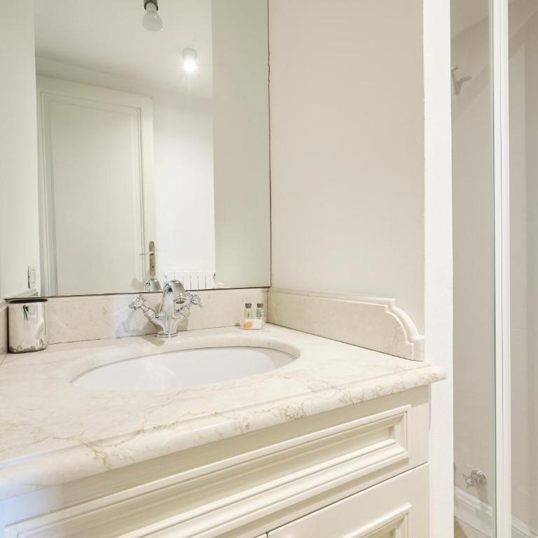 Elegante quadrilocale Conciliazione - Mirable PM - Appartamento con 3 Camere da Letto - 50