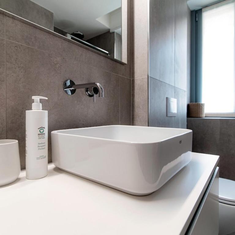 Magnolia Suite, Soggiorna nel cuore di Como - Appartamento con 2 Camere da Letto - 8