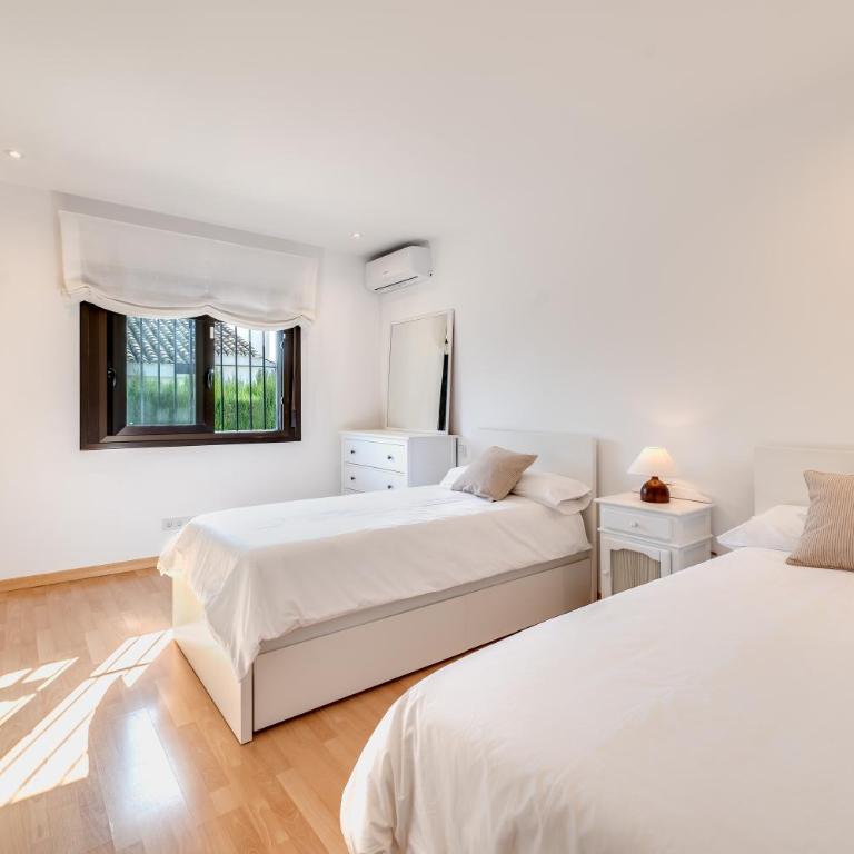 Villa in Marbella with golf views - Villa - 52