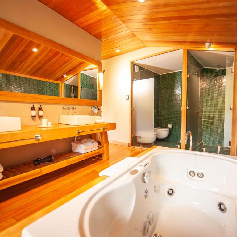 Uman Lodge Patagonia Chile - Deluxe Suite with Spa Bath - 3