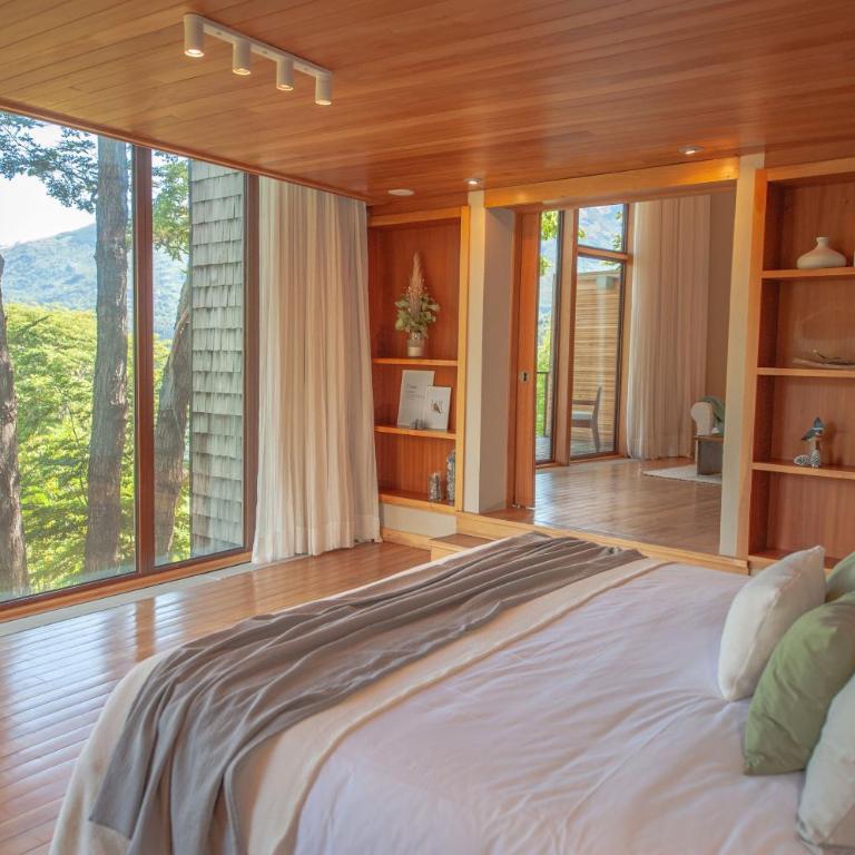 Uman Lodge Patagonia Chile - Deluxe Suite with Spa Bath - 5