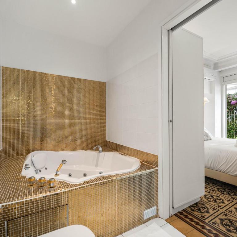 Hôtel Le Roquebrune - Chambre Triple - Vue sur Mer - L’Olivier - 2