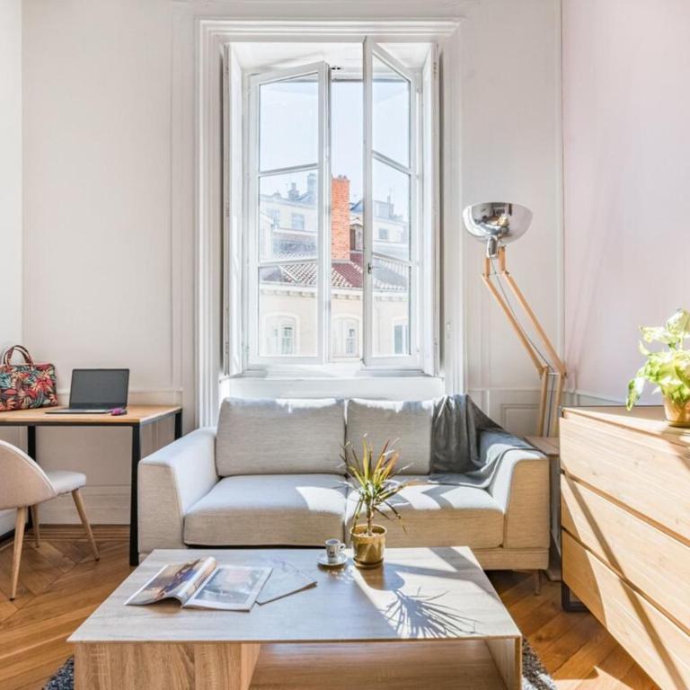 Le Royale Haussman Junior suite - Louis Pradel - Netflix - Apartment - 10