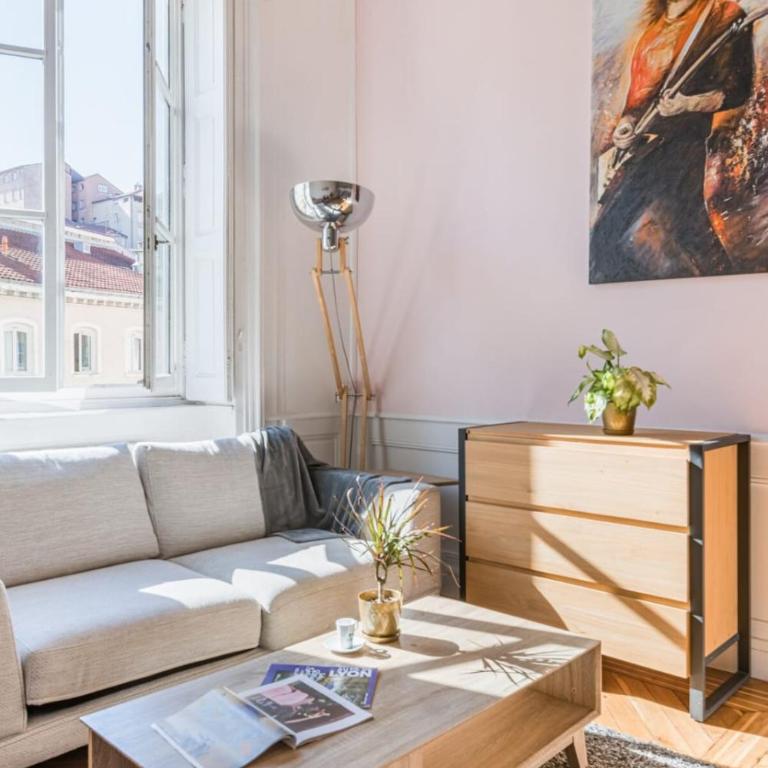 Le Royale Haussman Junior suite - Louis Pradel - Netflix - Apartment - 13