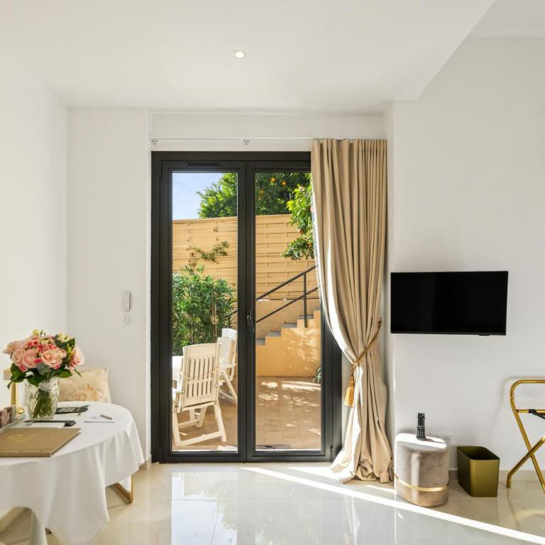 Hôtel Le Roquebrune - Chambre Double Deluxe - Vue Latérale sur Mer - 2