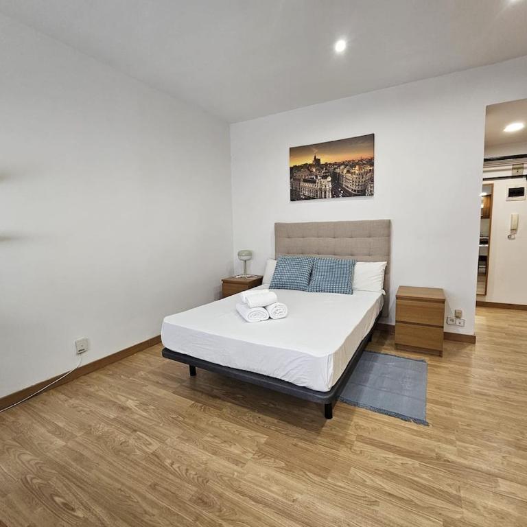 Magico estudio en Plaza España - One-Bedroom Apartment - 3