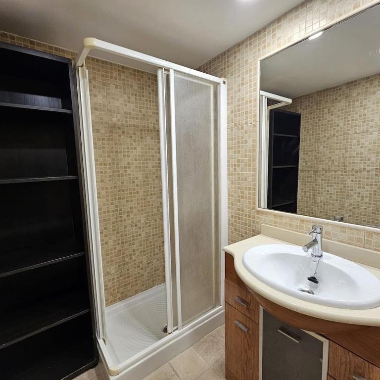 Magico estudio en Plaza España - One-Bedroom Apartment - 4