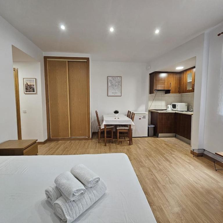 Magico estudio en Plaza España - One-Bedroom Apartment - 7