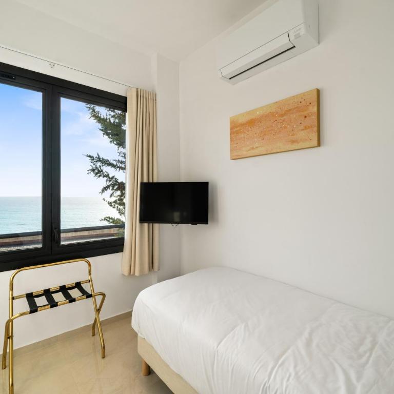 Hôtel Le Roquebrune - Chambre Triple - Vue sur Mer - 5