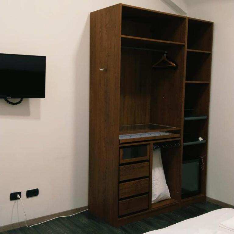 ATTIKO 53 Boutique Rooms - Standard Queen Room - 4