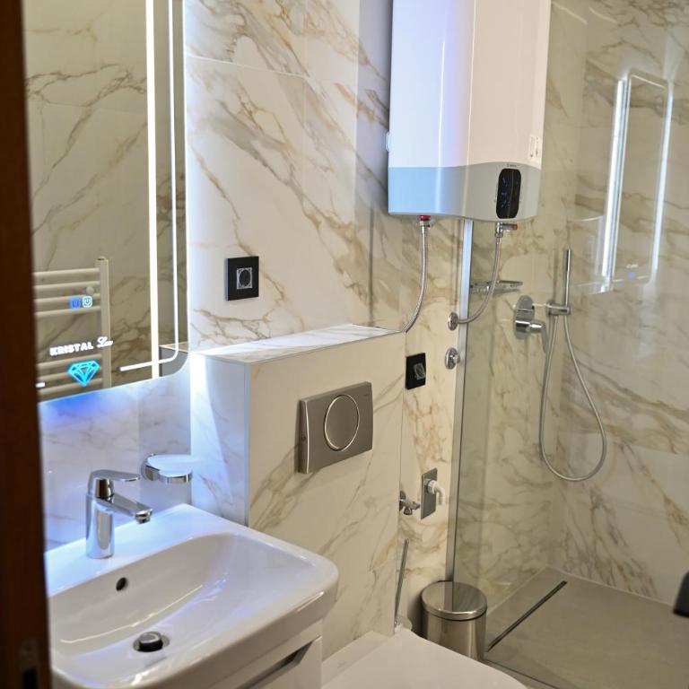 Kristal LUX Apartmani - Two-Bedroom Superior Apartment - 25