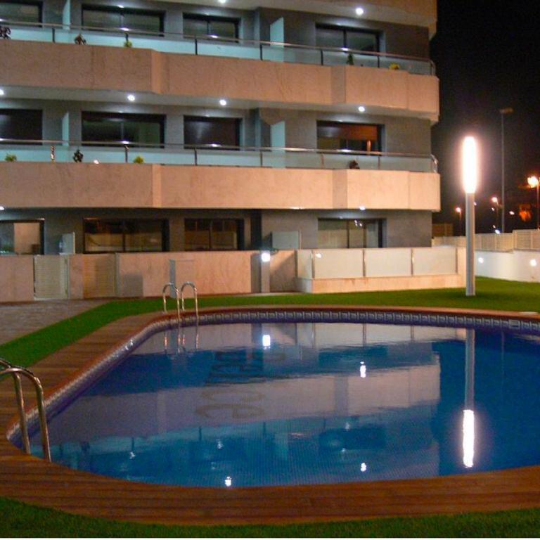 Hermoso piso en un paso de la Playa de Fenals con piscina - Casa con 1 dormitorio - 15