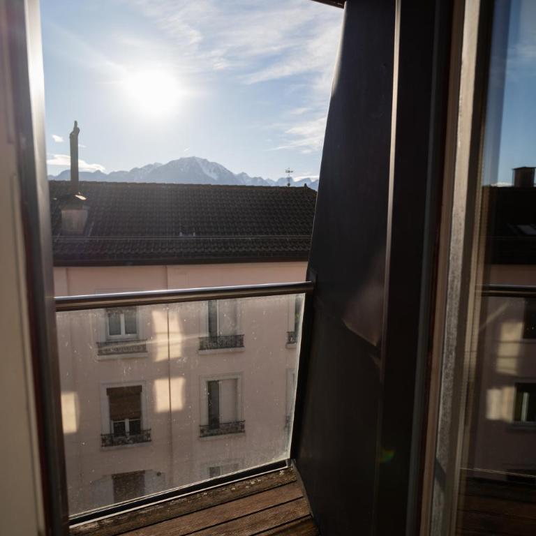 Tralala Hotel Montreux - Double Room with Balcony - 5