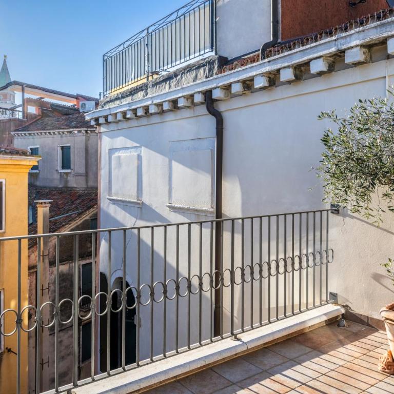 Hotel Casa Verardo Residenza d'Epoca - Camera Matrimoniale con Terrazza e Vista Canale - 2