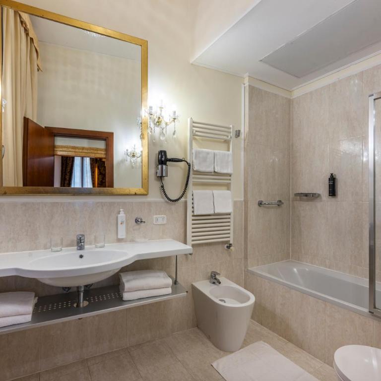 Hotel Casa Verardo Residenza d'Epoca - Family Junior Suite with Canal View - 6