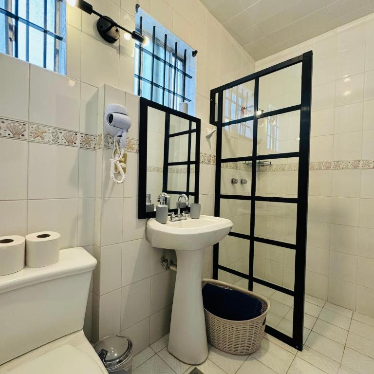 Clásica y Centrica Residencia - Seven-Bedroom House - 10
