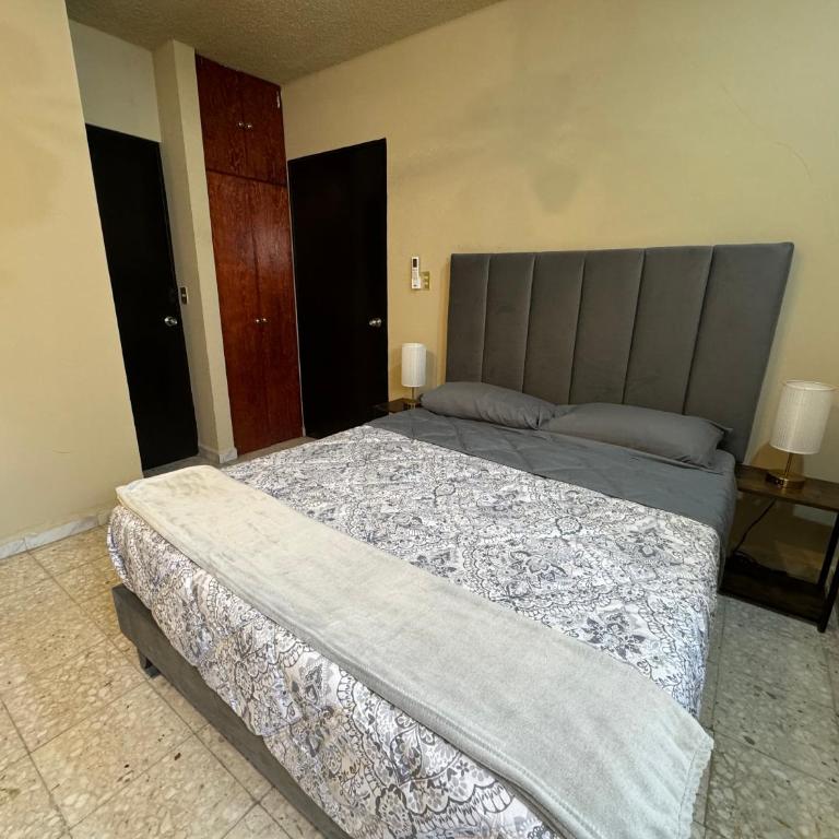 Clásica y Centrica Residencia - Seven-Bedroom House - 11