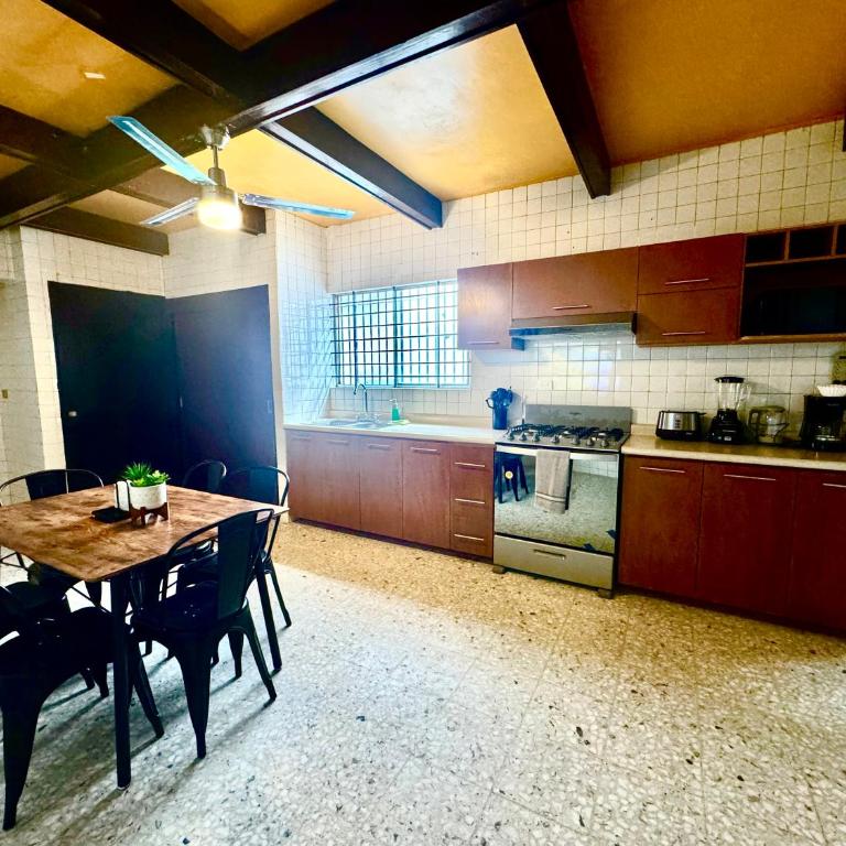 Clásica y Centrica Residencia - Seven-Bedroom House - 13